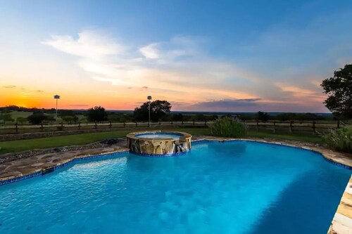 Stunning Fredericksburg Ranch House with Pool and Hot Tub!
