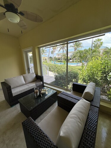 Located in the heart of Grace Bay and minutes away from the Grace Bay Beach. 
