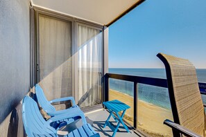 Property grounds - Beachfront condo with beach access, pools, sauna, game room, tennis, gym, W/D (Ocean City)