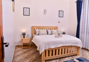 1 bedroom, iron/ironing board, WiFi, bed sheets - Tranquil Urban Gem in Kampala (Kampala)