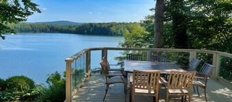 Friendship Lodge Total package lake house, tasteful décor, magnificent lakeview
