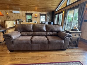 Smart TV, stereo, printers - Lonestar - New build, stunning lake views, near CDP (Milford)