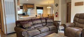 Matt's House - quiet country home, 3 bdrm, near ASV