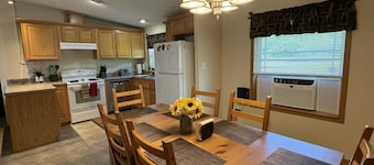 Matt's House - quiet country home, 3 bdrm, near ASV