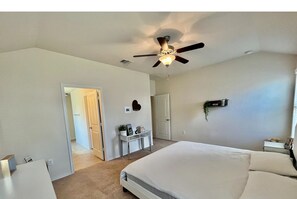 4 Schlafzimmer, Bügeleisen/Bügelbrett, WLAN, Bettwäsche