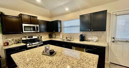 Amazing and Modern 4bedroom in SE Austin