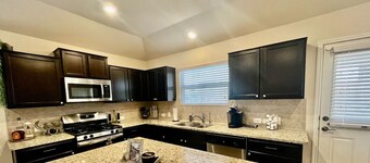 Amazing and Modern 4bedroom in SE Austin