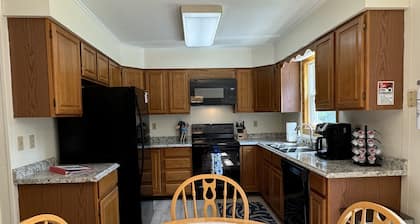 Ruth's Creekside - Recent renovation, 3bdrm, large lawn