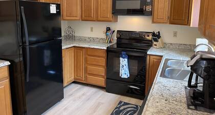 Ruth's Creekside - Recent renovation, 3bdrm, large lawn