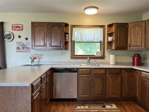 Fridge, microwave, oven, stovetop - Stargazer - Great views, convenient to CDP (Cooperstown)