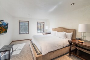 3 habitaciones, tabla de planchar con plancha, internet y ropa de cama