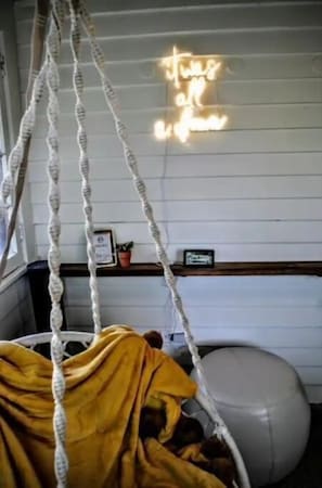 Interior - Cleveland Hideaway on Clifton (Cleveland)