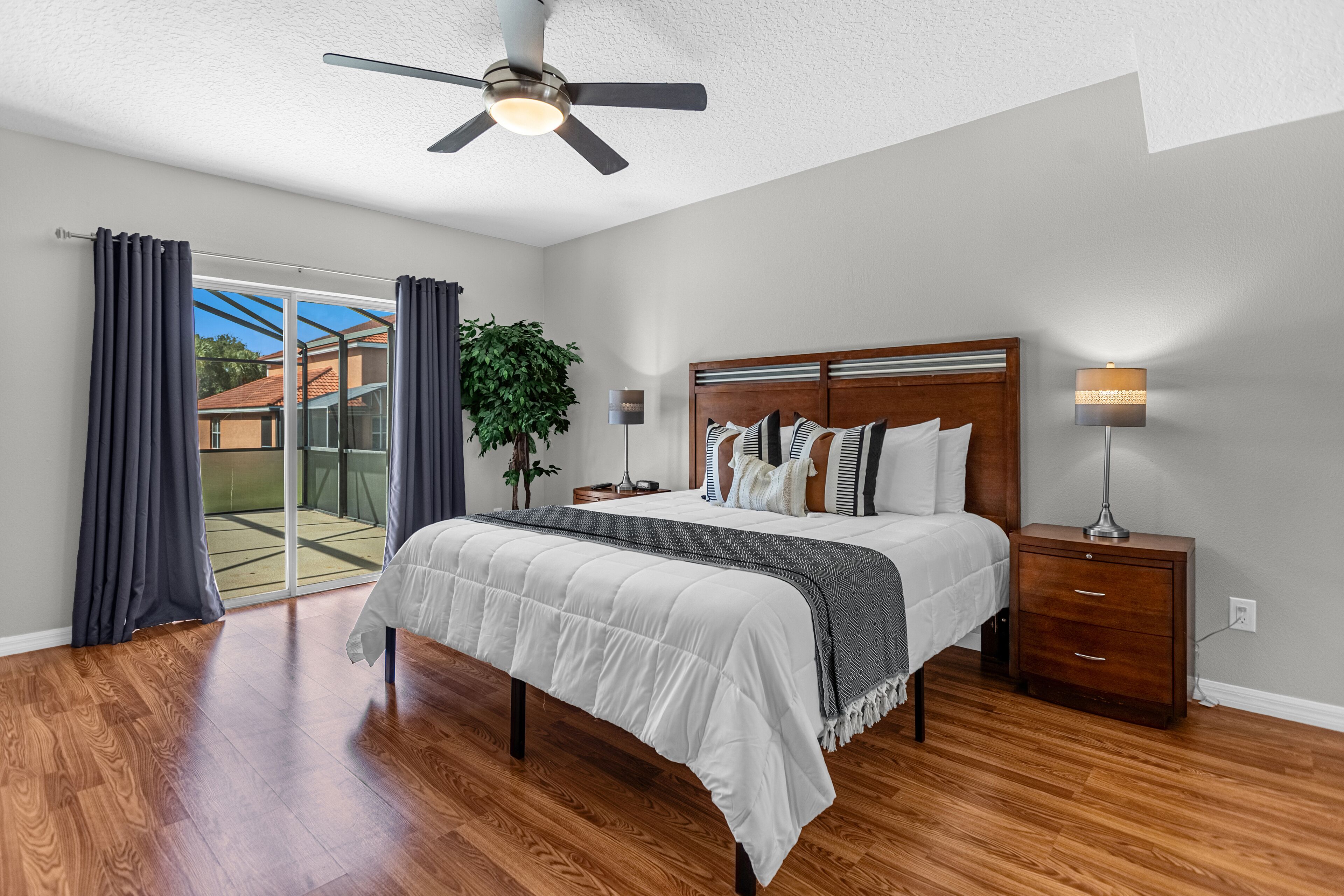 5 camere, una scrivania, ferro/asse da stiro, Wi-Fi gratuito