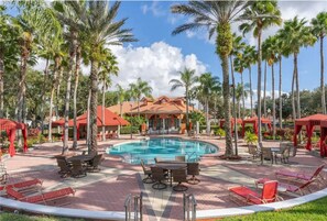 Piscine extérieure, piscine chauffée