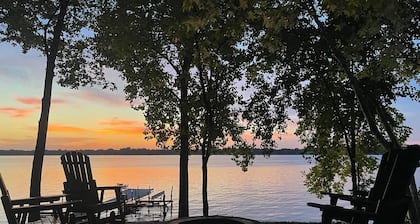 MINNeSTAY* Lake Pulaski Getaway | Vintage | Lake