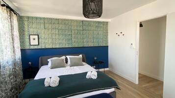 3 chambres, fer et planche à repasser, lit parapluie, Wi-Fi gratuit