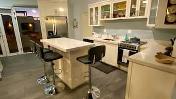 Microwave, toaster, blender