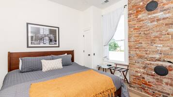 2 bedrooms, desk, iron/ironing board, free WiFi