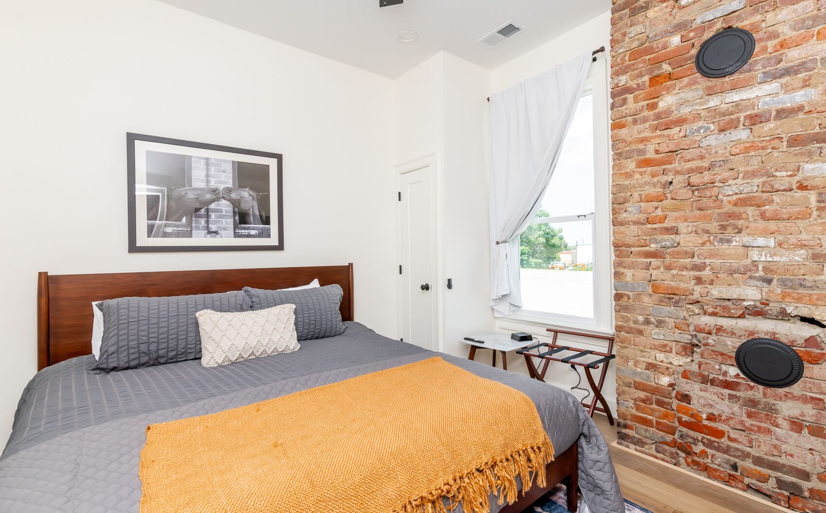 3 bedrooms, desk, iron/ironing board, free WiFi