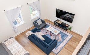 Smart TV - Rickhouse Loft @Tartan House - Studio+Loft Sleep 6 (Louisville)