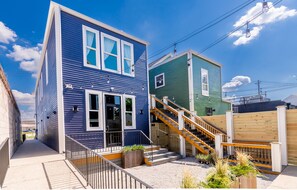 Exterior - Single Malt @Tartan House Lux King Studio Sleep 4 (Louisville)