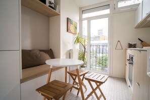 Dining - Spacious apartment with view of the Eiffel Tower (Paris)