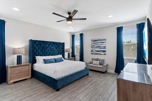 12 dormitorios, tabla de planchar con plancha, cuna de viaje