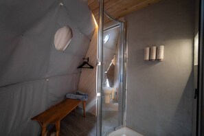 Hair dryer, towels - Ukiyo-Glamping Dome+Hot Tub (Marble Falls)