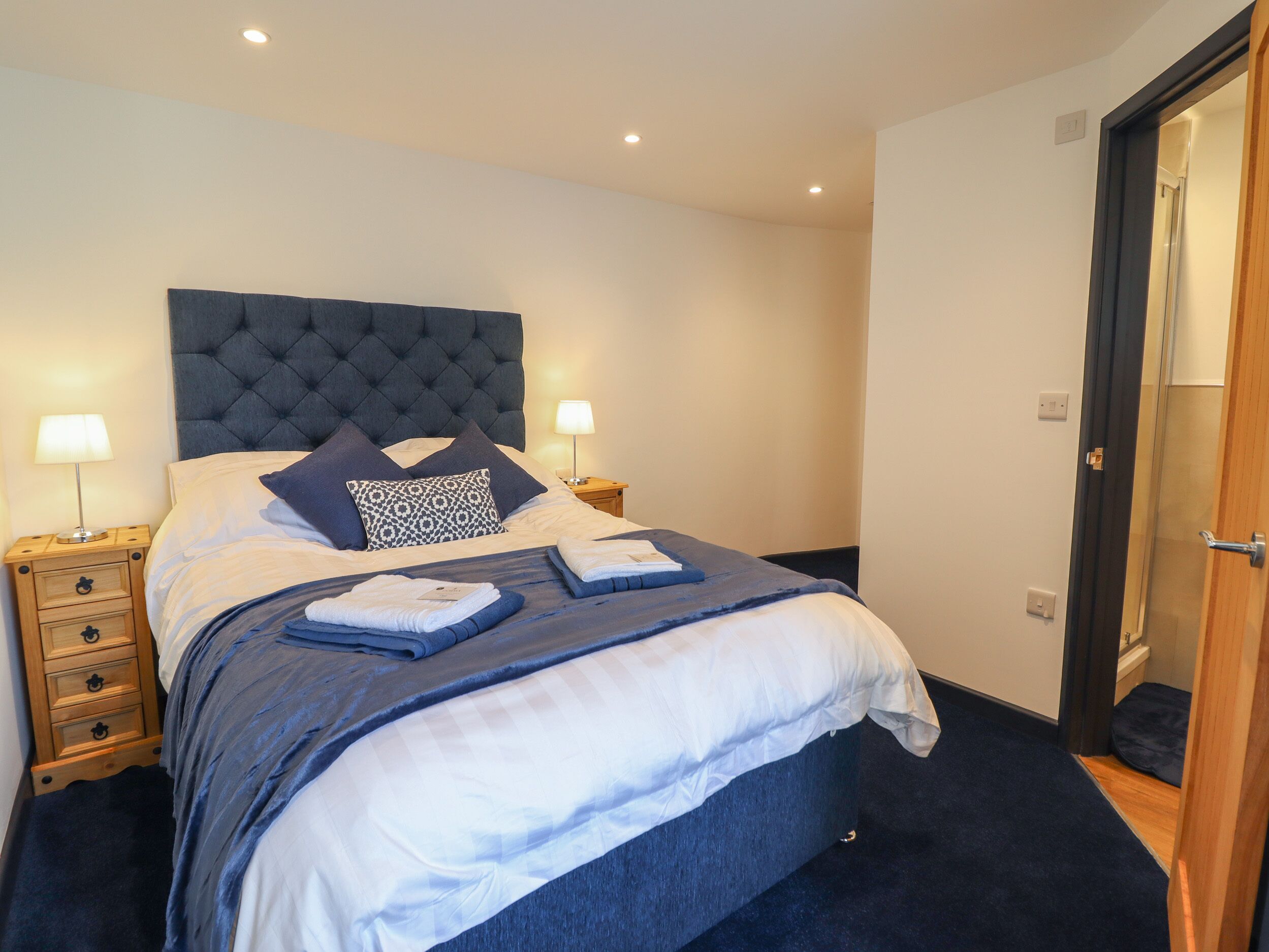 2 bedrooms, individually decorated, individually furnished, free WiFi