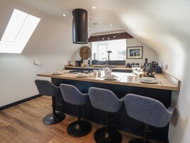 冰箱、洗碗机、电热水壶、烤面包机