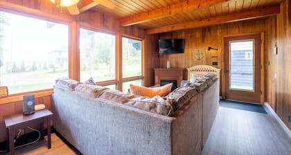 New Charming Chalet with Lake Winni Views