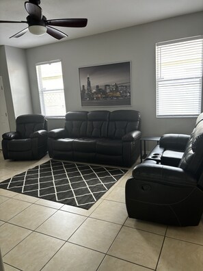 Smart TV - Close to Orlando & Disney attractions! (Davenport)