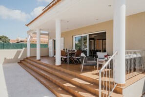 Outdoor dining - Villa Victoria Paradise (Cala en Blanes)