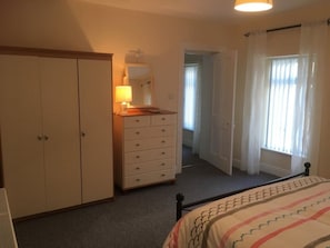 5 sovrum, strykjärn/strykbräda, wi-fi och sängkläder