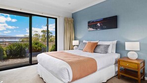 3 chambres, fer et planche à repasser, Wi-Fi, draps fournis