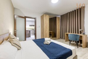 Schreibtisch, Bügeleisen/Bügelbrett, Reisekinderbett, kostenloses WLAN