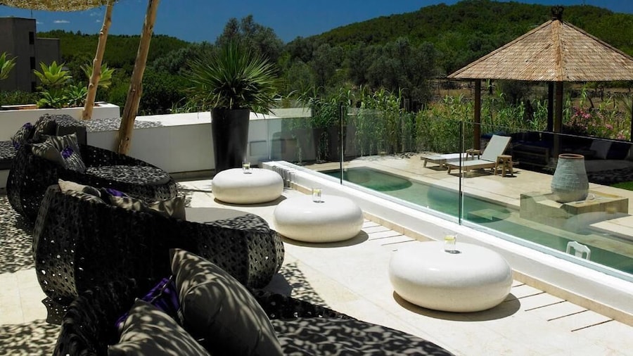 The Giri Residence Hotel & Spa