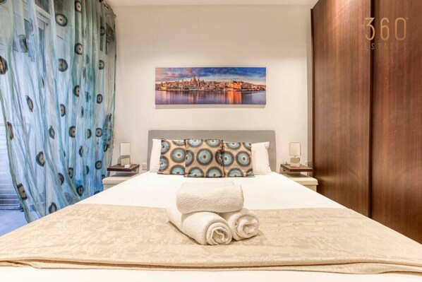 Desk, iron/ironing board, travel cot, WiFi