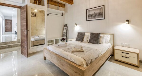 Bureau, fer et planche à repasser, lit parapluie, Wi-Fi gratuit