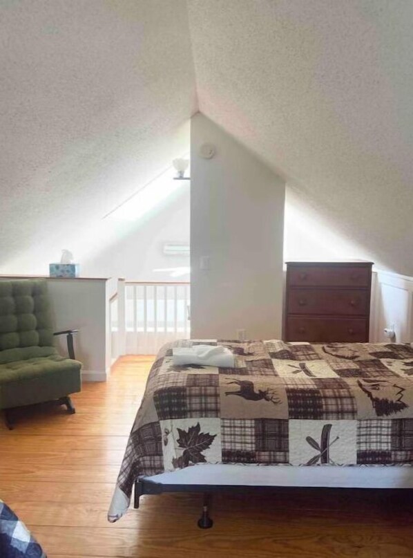 3 bedrooms, desk, iron/ironing board, travel cot