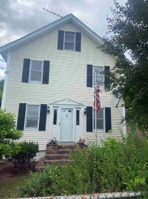 Exterior - The Pub House (Berlin)
