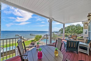 Outdoor dining - Amazing Navarre Getaway, Incredible Views, Amenities! (Mary Esther)