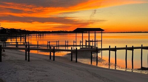 Amazing Navarre Getaway, Incredible Views, Amenities!