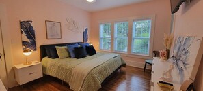 3 bedrooms, free WiFi, bed sheets - Rock of Ages, a mid-century modern gem (Dandridge)