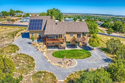 Southern Colorado Escape with Hot Tub & Stunning Rocky Mountain Views