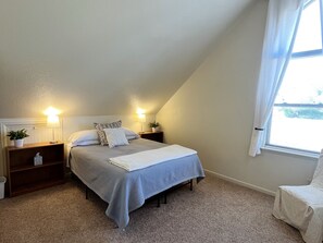 5 makuuhuonetta, silitysrauta/-lauta, vauvan matkasänky, Wi-Fi