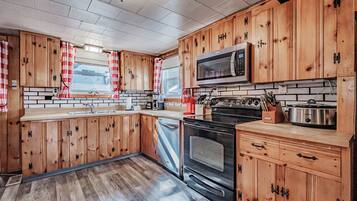 KylskÄp, mikrovÄgsugn, ugn och spishÀll