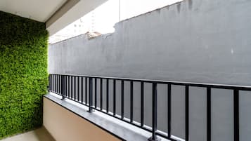 Basic Apartment | Terrace/patio