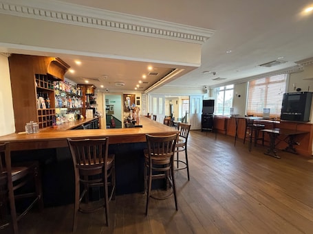 Bar (on property). Captain Howey Hotel