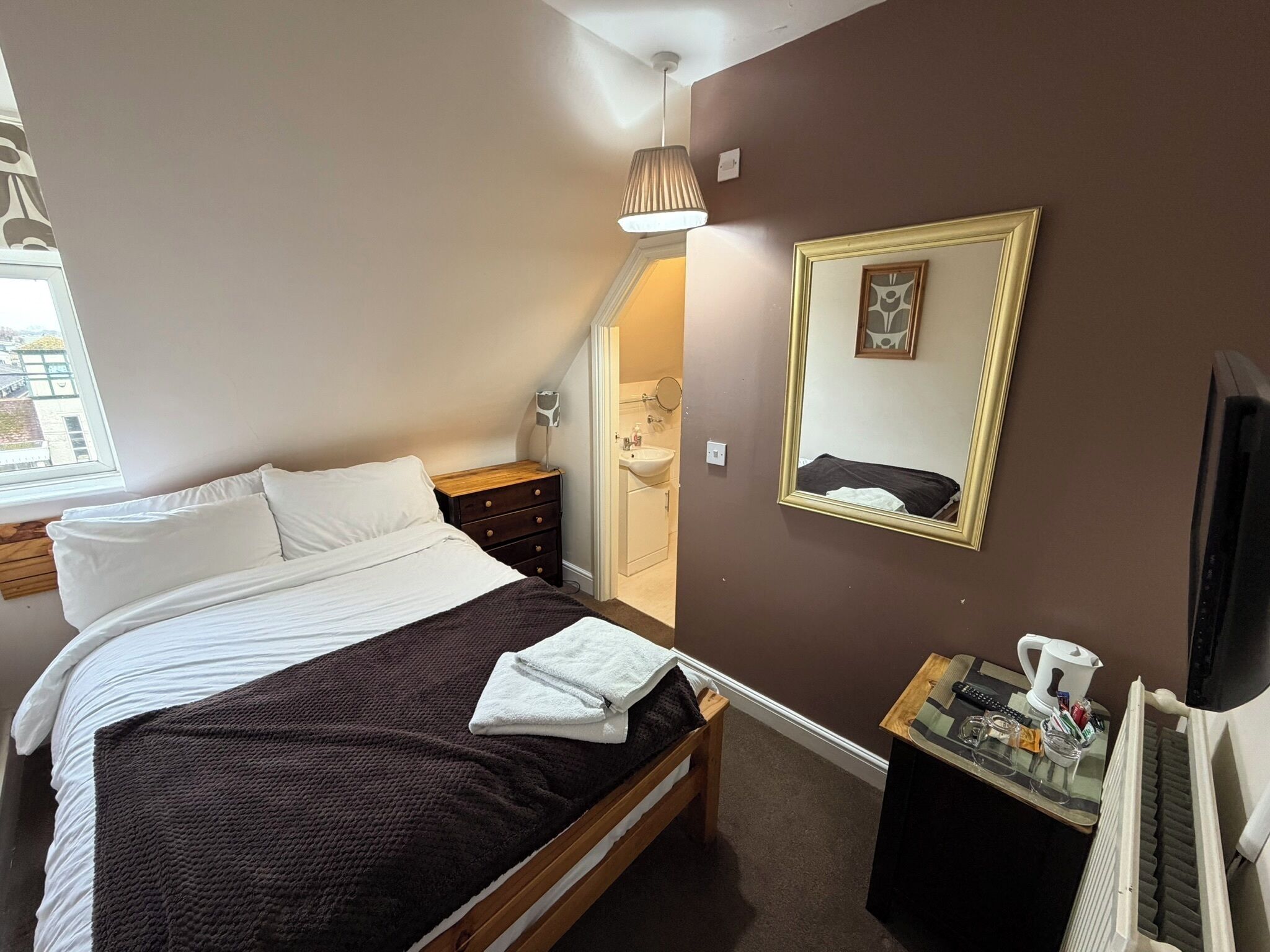 Single Room | Free WiFi